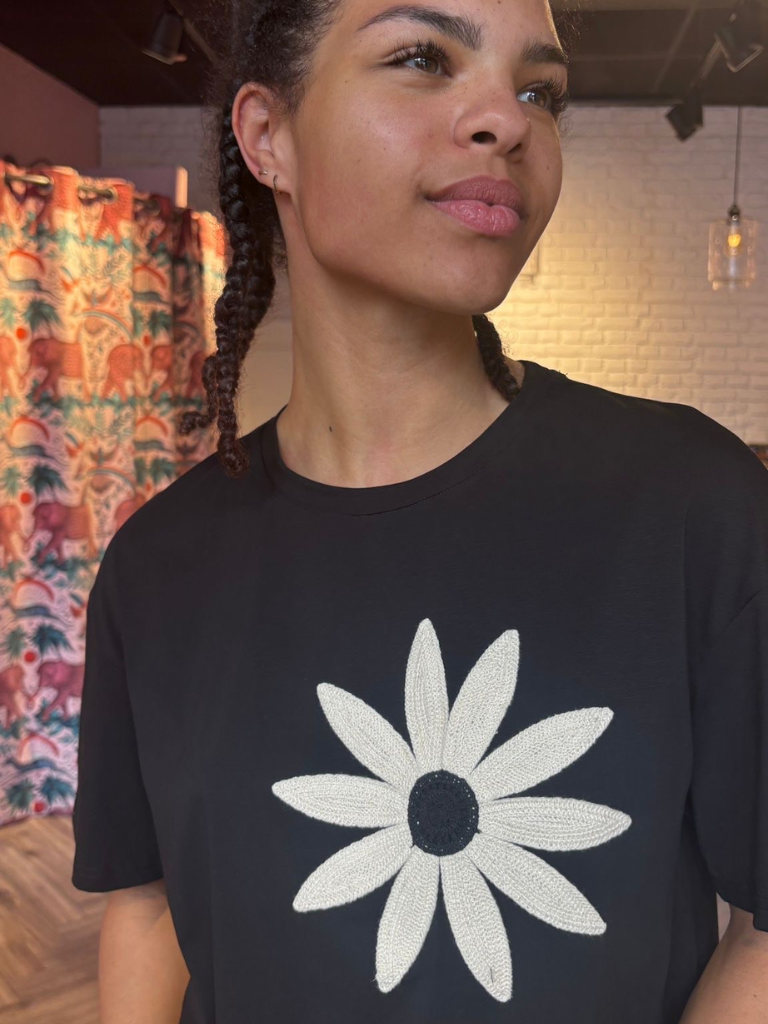 Daisy Tee Black