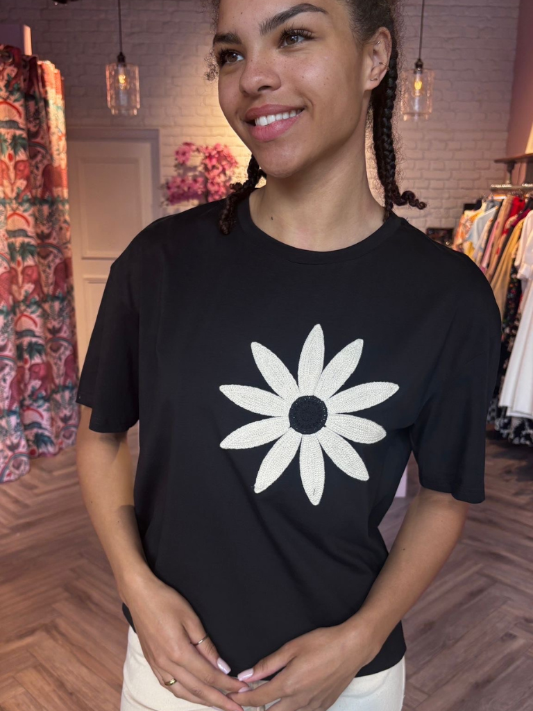 Daisy Tee Black