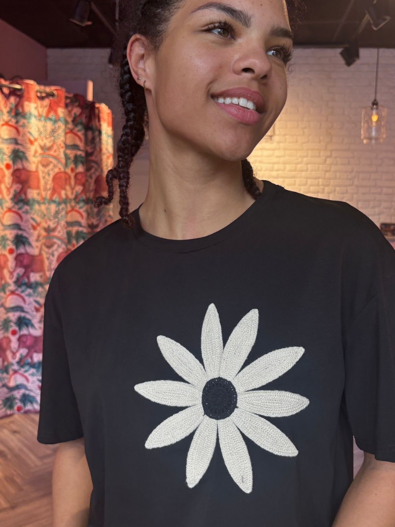 Daisy Tee Black