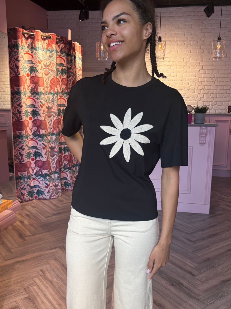 Daisy Tee Black