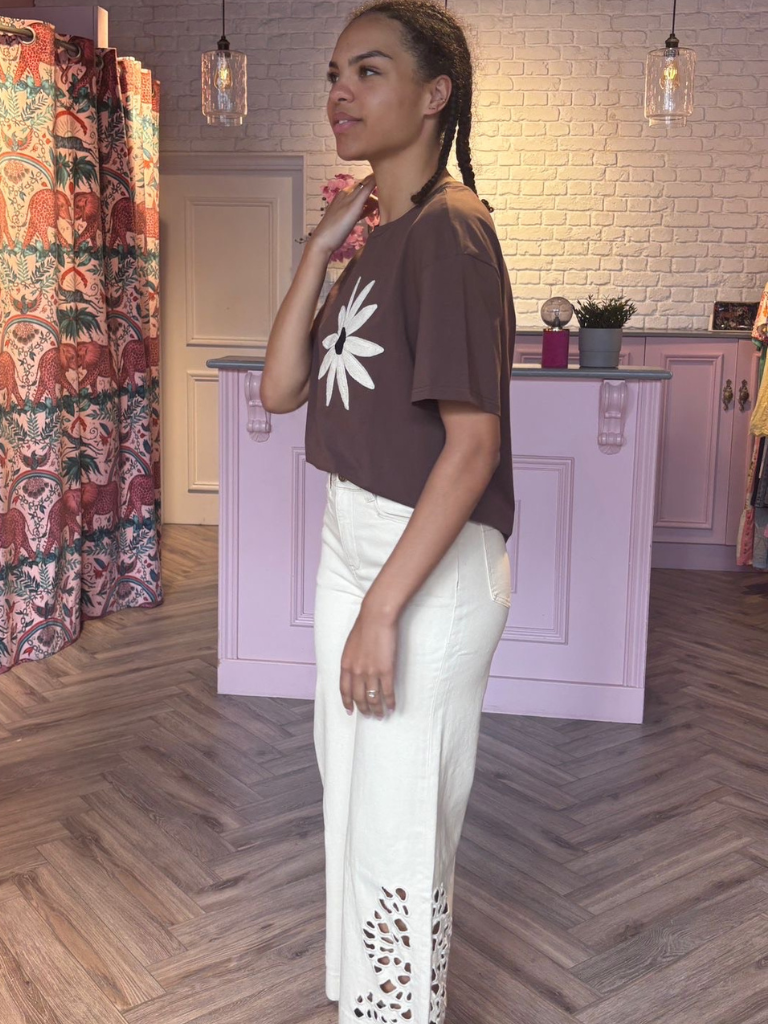 Daisy Tee Brown