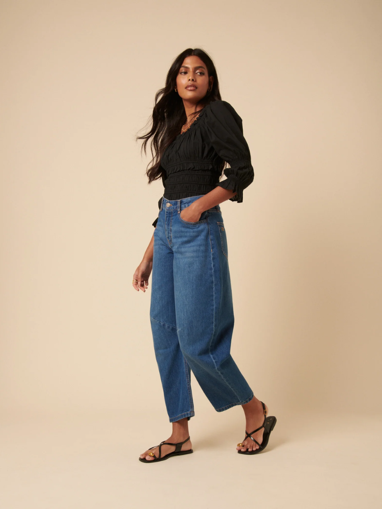 Horseshoe barrel leg jean