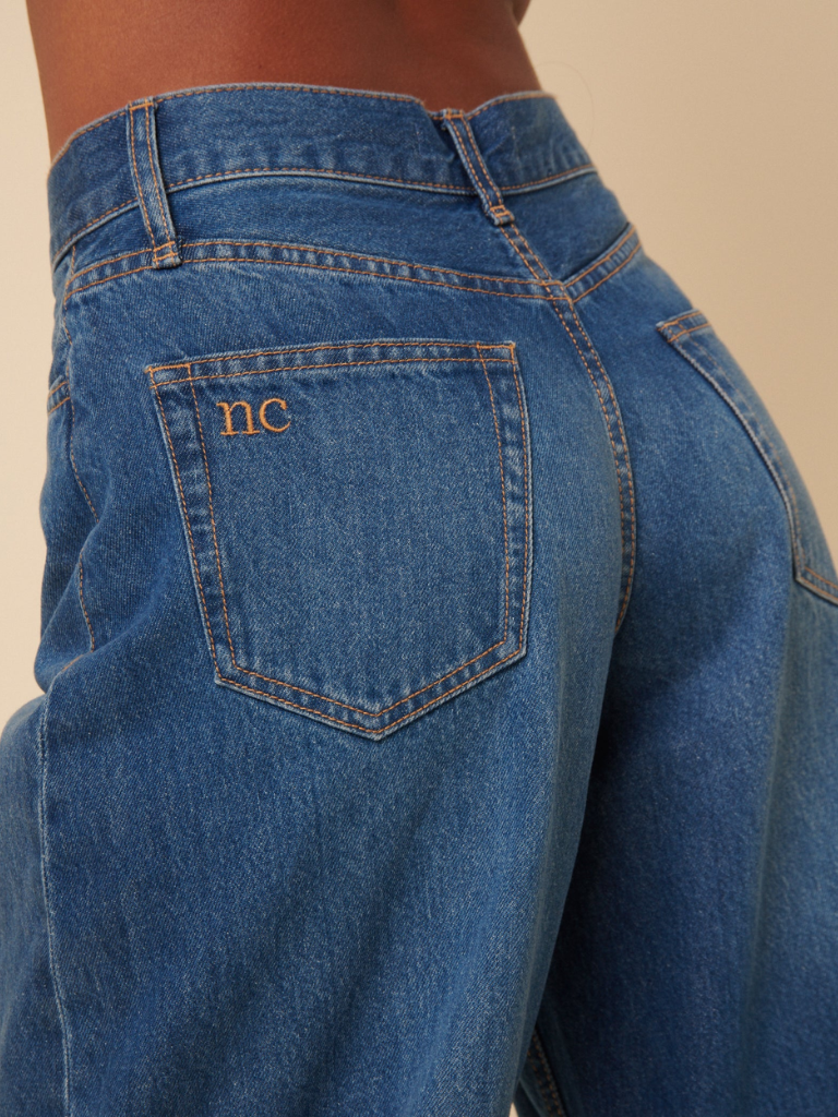 Horseshoe barrel leg jean