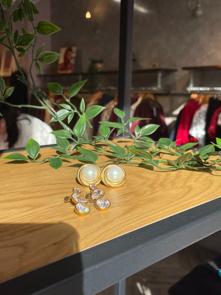 Cecily Pearl Earrings