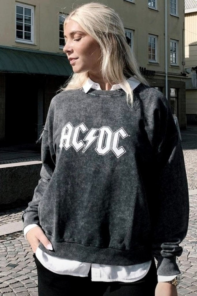 Hoodies & Sweatshirts