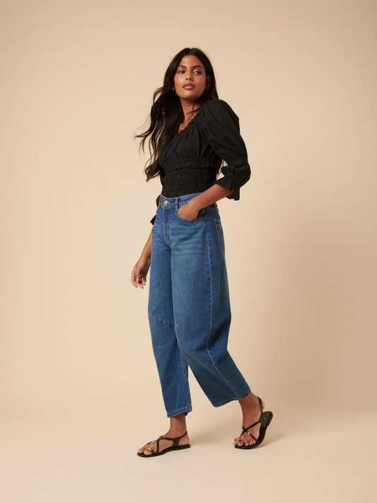 Horseshoe barrel leg jean