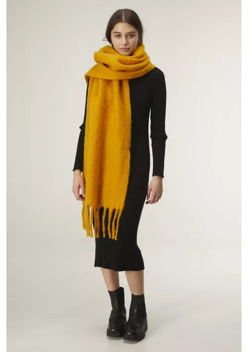 MUSTERED KNIT SCARF WITH FRINGE DETAIL